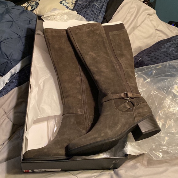 Naturalizer Suede Riding Boot Wide Calf - Picture 3 of 6